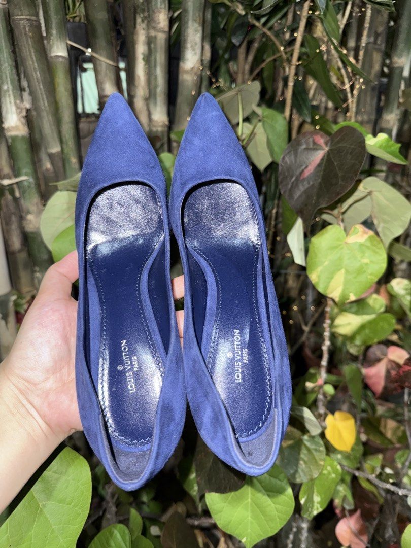 Louis Vuitton Suede Pointed Toe Heels Navy Blue Size 37 (Category: Heels) located in Manila. Submitted by francisstein (Listing ID 1444985965, Image 1). Description: ⭐️ Louis Vuitton blue suede pointed-toe pumps ✅ Navy blue suede material ✅ Elegant pointed toe design ✅ Size: 37 ✅ Made in Italy ⛔️ We cannot confirm the authenticity of the shoes, as they were given to us and no receipt or proof of purchase was provided. ⛔️ The shoes do have laces; 