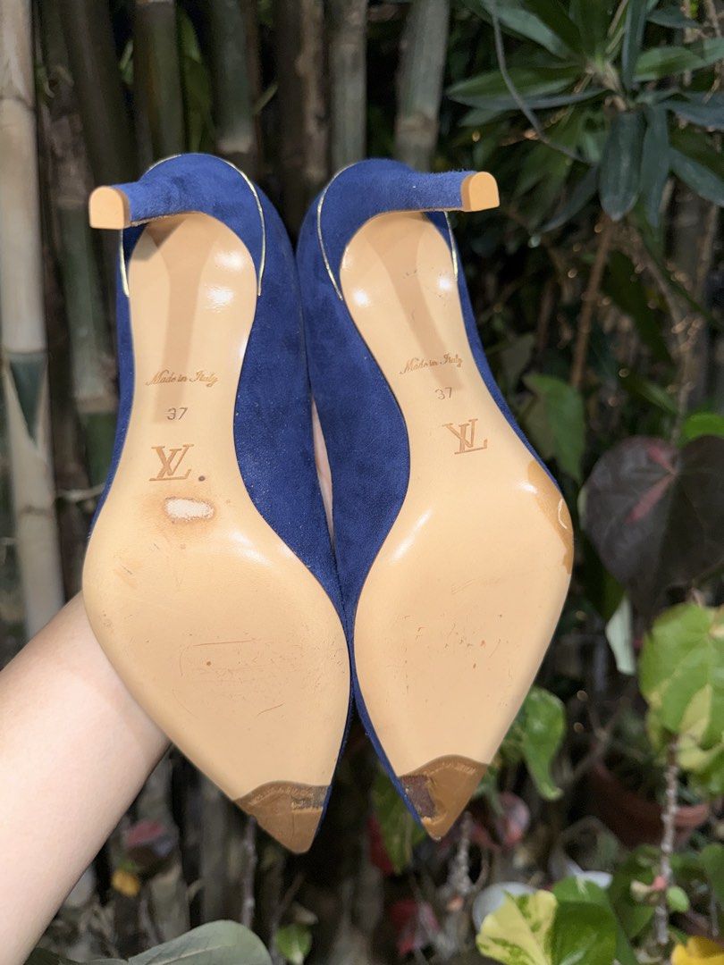 Louis Vuitton Suede Pointed Toe Heels Navy Blue Size 37 (Category: Heels) located in Manila. Submitted by francisstein (Listing ID 1444985965, Image 3). Description: ⭐️ Louis Vuitton blue suede pointed-toe pumps ✅ Navy blue suede material ✅ Elegant pointed toe design ✅ Size: 37 ✅ Made in Italy ⛔️ We cannot confirm the authenticity of the shoes, as they were given to us and no receipt or proof of purchase was provided. ⛔️ The shoes do have laces; 