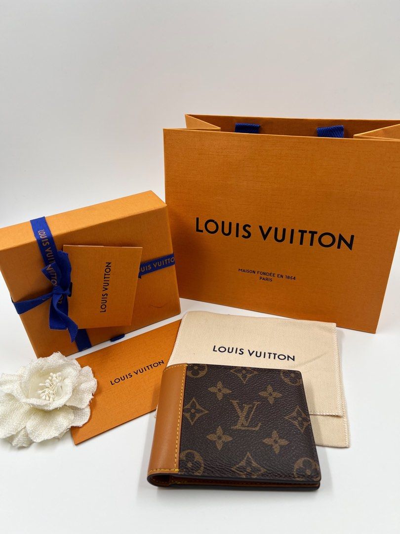 ⚜️Louis Vuitton - LV Multiple Wallet (Category: Luxury Accessories) located in Makati City. Submitted by 90sangel (Listing ID 1444951900, Image 2). Description: •Item: LV Multiple Wallet - •Size: 11.5 x 9 x 1.5 cm •Condition: Brandnew condition. Giftable! *Monogram Archive coated canvas and natural cowhide leather. 3 card slots 2 inside pockets 2 compartments for bills and tickets 2 side slots for receipts.