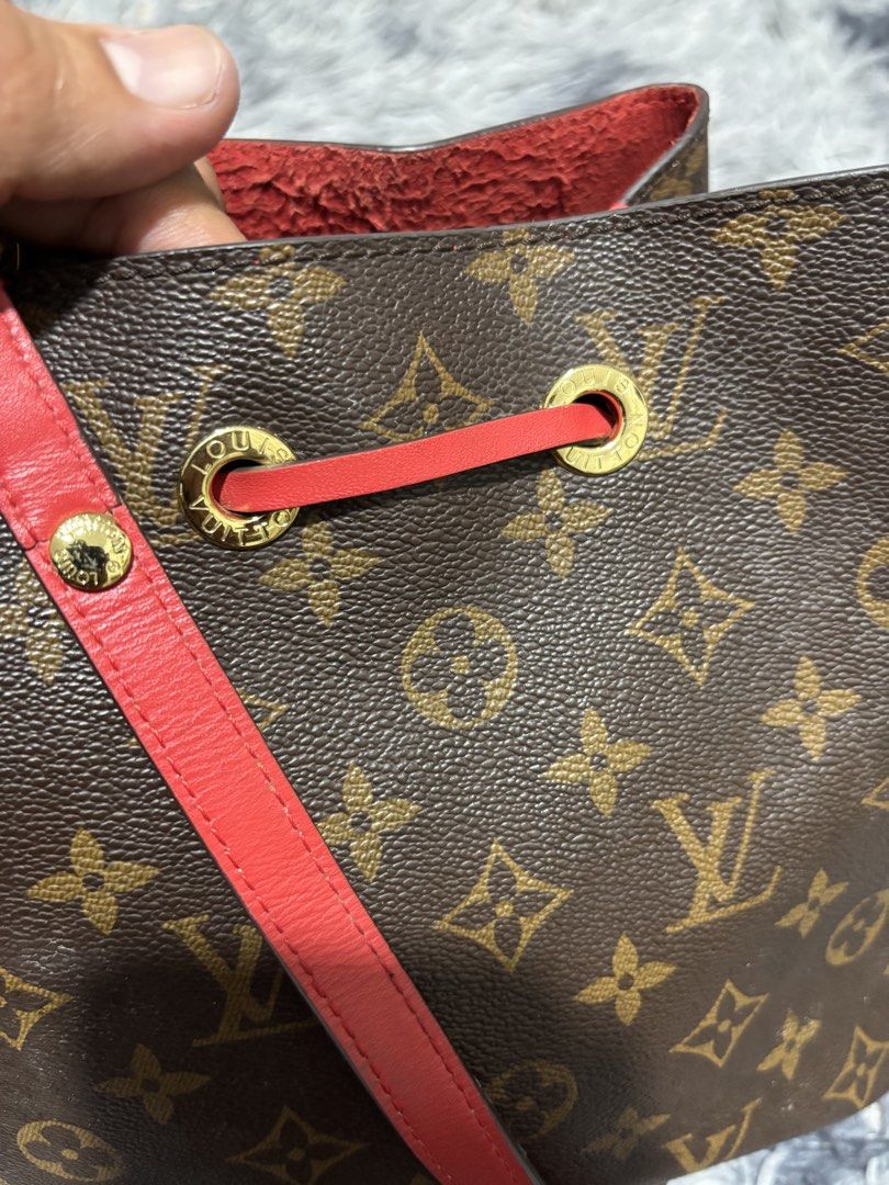 LV (Category: Cross-body Bags) located in Legazpi City. Submitted by thesource052 (Listing ID 1444918921, Image 3). Description: LV bucket Bag Ganda ng materials And hardware. Excellent condition 1500.
