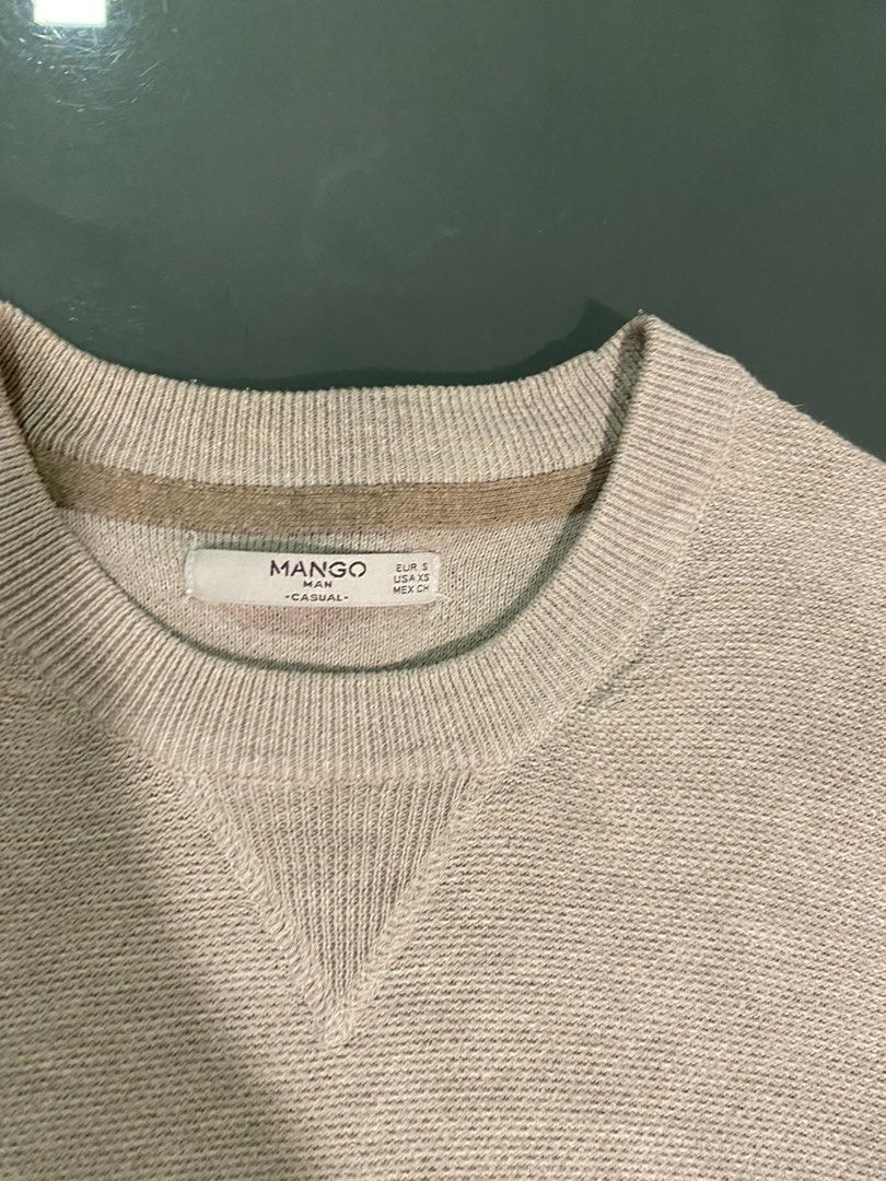 Mango Pullover (Category: Coats, Jackets and Outerwear) located in Singapore. Submitted by sasadoll123 (Listing ID 1444972781, Image 2). Description: Free mail. Worn once only. Do not bargain .
