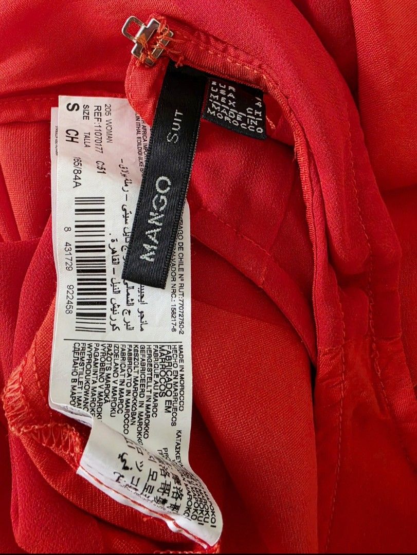 Mango Suit sleeveless blouse with glossy satin deets (Category: Sleeveless) located in Manila. Submitted by closetbyandy (Listing ID 1444940030, Image 2). Description: ✨please READ before making an inquiry and placing your order(s) to avoid misunderstanding 📍I will not entertain inquiries or orders from accounts with a history of negative reviews (buyer or seller). This policy protects both my shop's reputation and my experience as a seller. 📍O