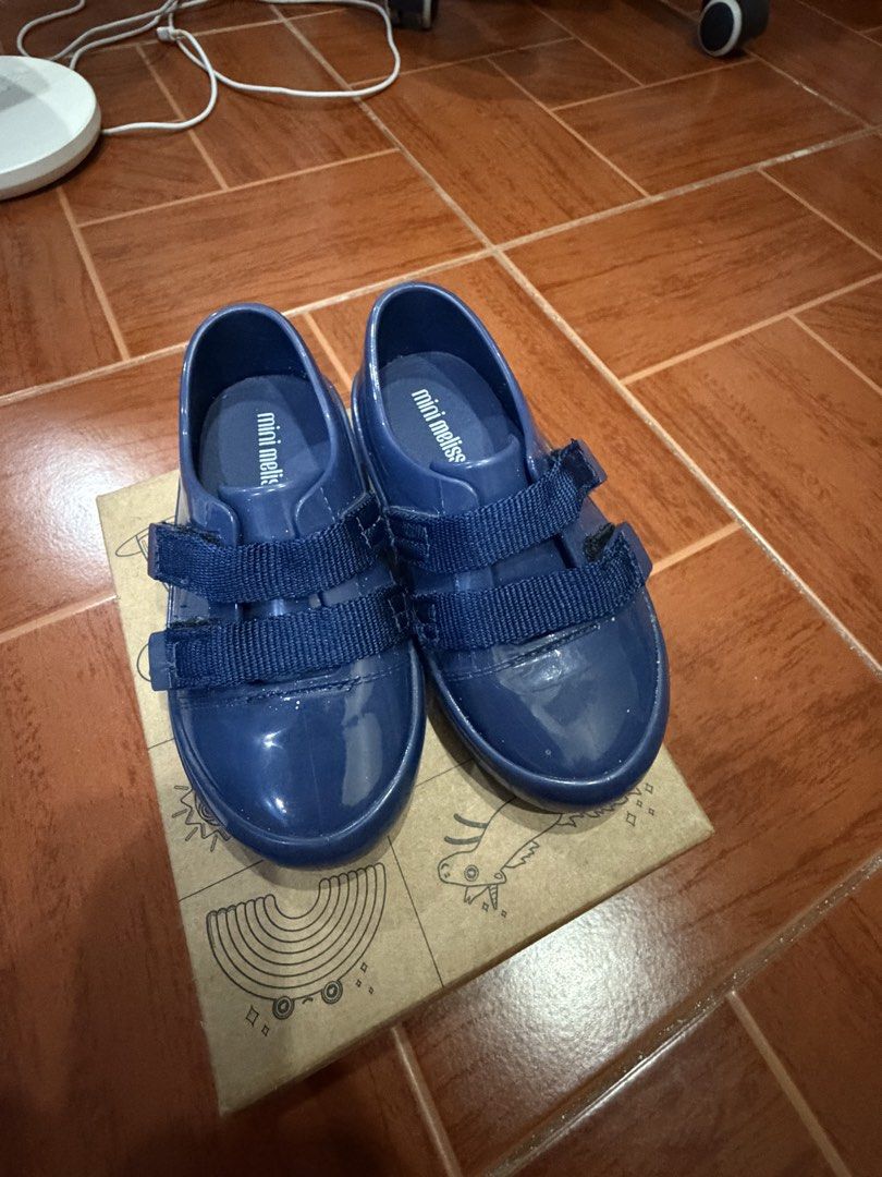 Mini Melissa Beany Bugs BB Shoes Blue USA 9 (Category: Babies & Kids Fashion) located in Quezon City. Submitted by preloved1793 (Listing ID 1444956965, Image 1). Description: - Adorable blue Mini Melissa shoes - Beany Bugs BB style - Easy velcro straps for quick on and off - Features the signature Mini Melissa patterned soles - Includes original box - Proudly made in Brazil.