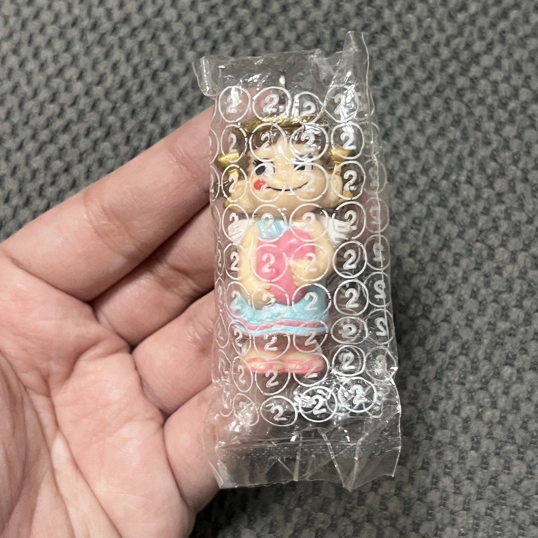 Mini Mini Peko chan Charm Fujiya Figure (Category: Designer & Blind Box Toys) located in Silang. Submitted by f4iry4rch1ve (Listing ID 1445009555, Image 3). Description: Mini Mini Peko chan Charm Fujiya Figure 150 php+ sf Condition: 10/10 Dimensions: view the pictures above -authentic -from Japan - actual photos Note: Colors may vary due to lighting Please message me for shipping and payment method....
