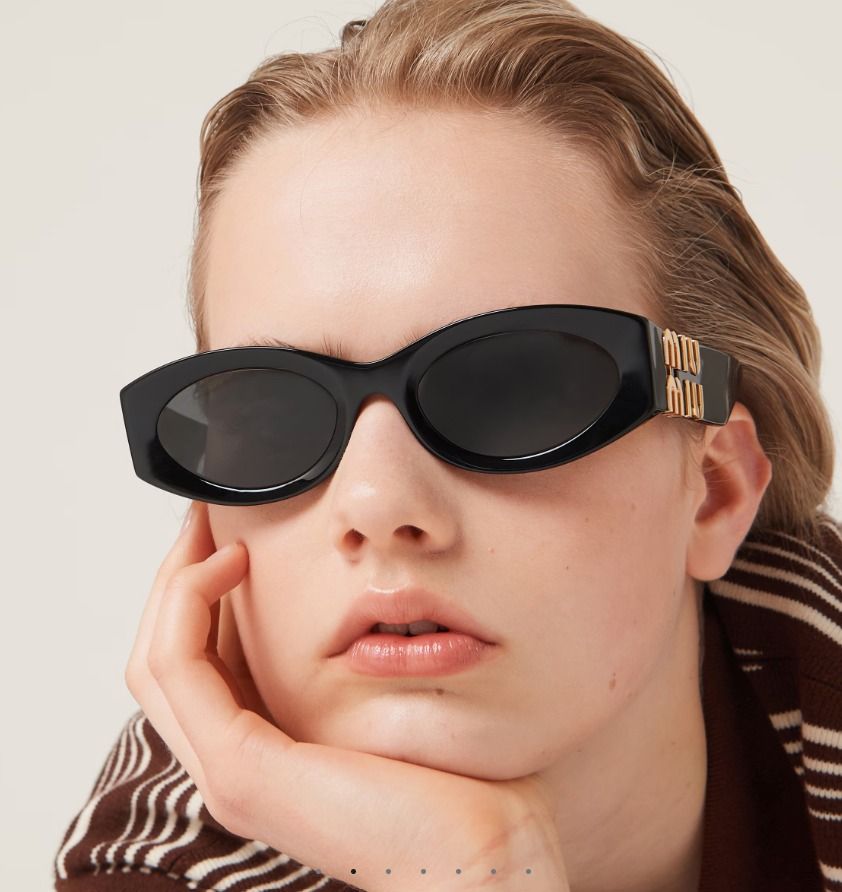 Miu Miu Glimpse sunglasses SMU11W (Category: Sunglasses & Eyewear) located in Bacoor. Submitted by fafofa (Listing ID 1444957600, Image 2). Description: These oval acetate sunglasses embody bold, sophisticated femininity. The low profile frame front is accented with the new Miu Miu vertical logo integrated in the hinge of the thick temples. Product code: SMU11W_E1AB_F05S0_C_054 Acetate frame front in black Frame not compatible with graduated lens