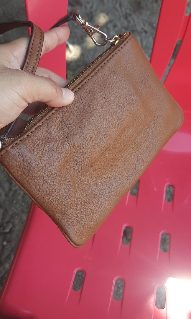 MK MEDALLION WRISLET /PURSE (Category: Luxury Bags & Wallets) located in General Santos City (Dadiangas). Submitted by ainna_bags19910622.680 (Listing ID 1444926531, Image 3). Description: MK WRISLET /POUCH.