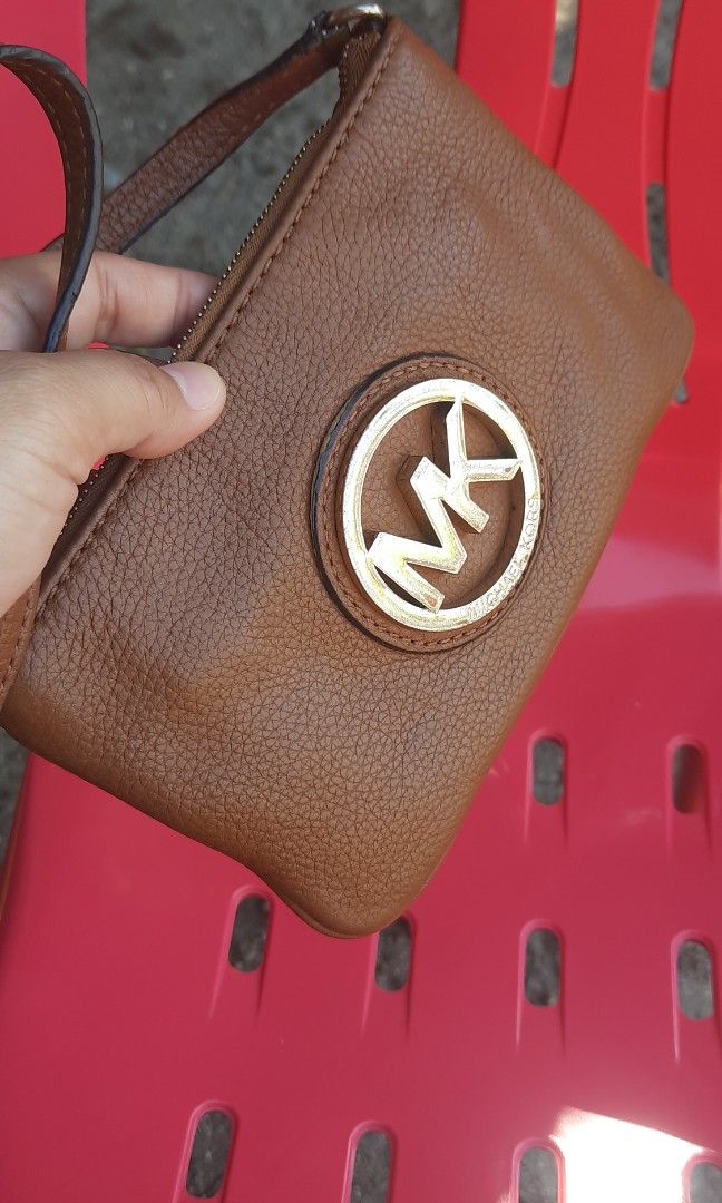 MK MEDALLION WRISLET /PURSE (Category: Luxury Bags & Wallets) located in General Santos City (Dadiangas). Submitted by ainna_bags19910622.680 (Listing ID 1444926531, Image 2). Description: MK WRISLET /POUCH.