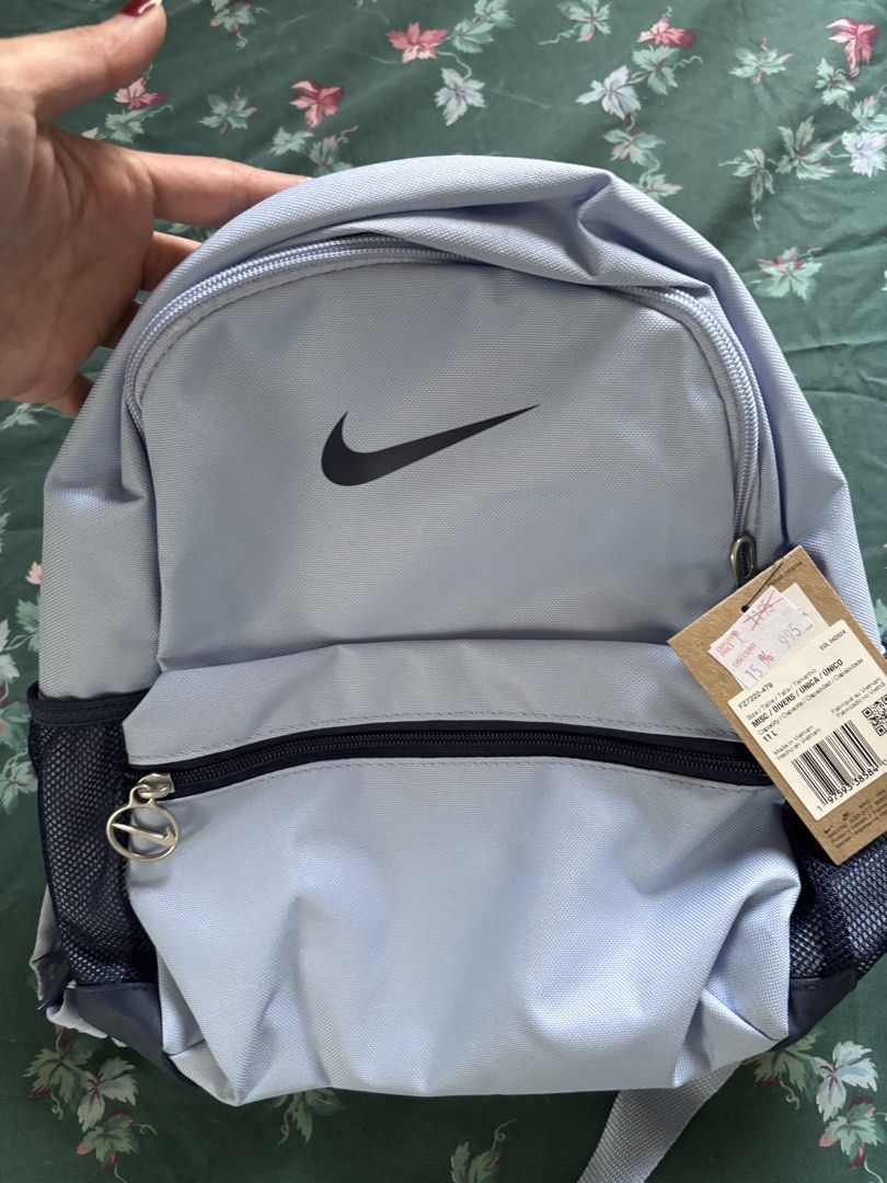 Nike Mini Backpack Light Blue New (Category: Backpacks) located in Bulacan. Submitted by deejayscloset (Listing ID 1444896551, Image 2). Description: - Light blue Nike mini backpack - Features a front zip pocket - Includes mesh side pockets - Adjustable straps for a comfortable fit - Brand new with original tags attached - Ideal for everyday use or travel.