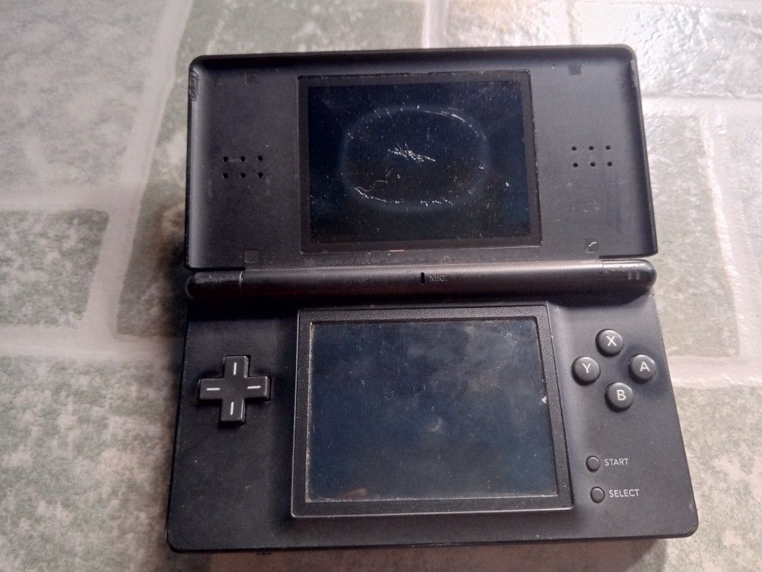 Nintendo DS Lite - Black - untested (Category: Nintendo) located in Caloocan City. Submitted by gentletiger.d6ec3e (Listing ID 1444929395, Image 1). Description: - Black Nintendo DS Lite - Visible scratches on screens and casing -Untested - Sold as is -for parts.