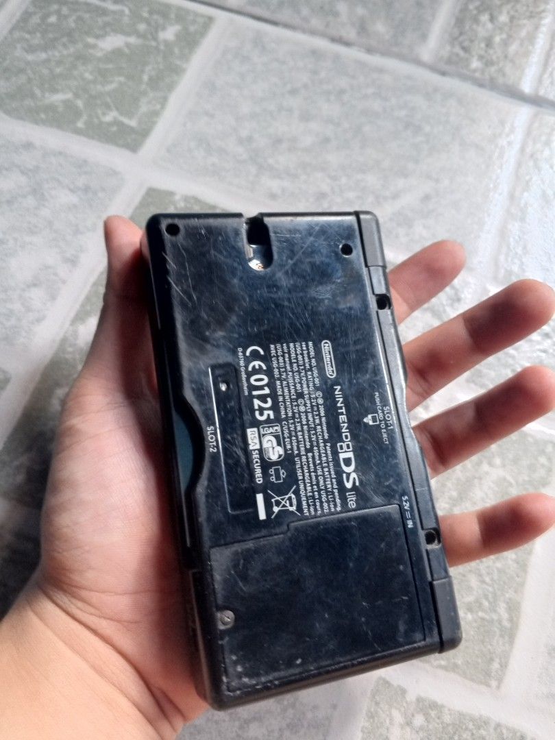 Nintendo DS Lite - Black - untested (Category: Nintendo) located in Caloocan City. Submitted by gentletiger.d6ec3e (Listing ID 1444929395, Image 3). Description: - Black Nintendo DS Lite - Visible scratches on screens and casing -Untested - Sold as is -for parts.
