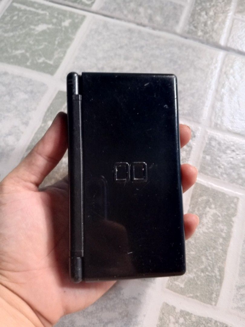 Nintendo DS Lite - Black - untested (Category: Nintendo) located in Caloocan City. Submitted by gentletiger.d6ec3e (Listing ID 1444929395, Image 2). Description: - Black Nintendo DS Lite - Visible scratches on screens and casing -Untested - Sold as is -for parts.