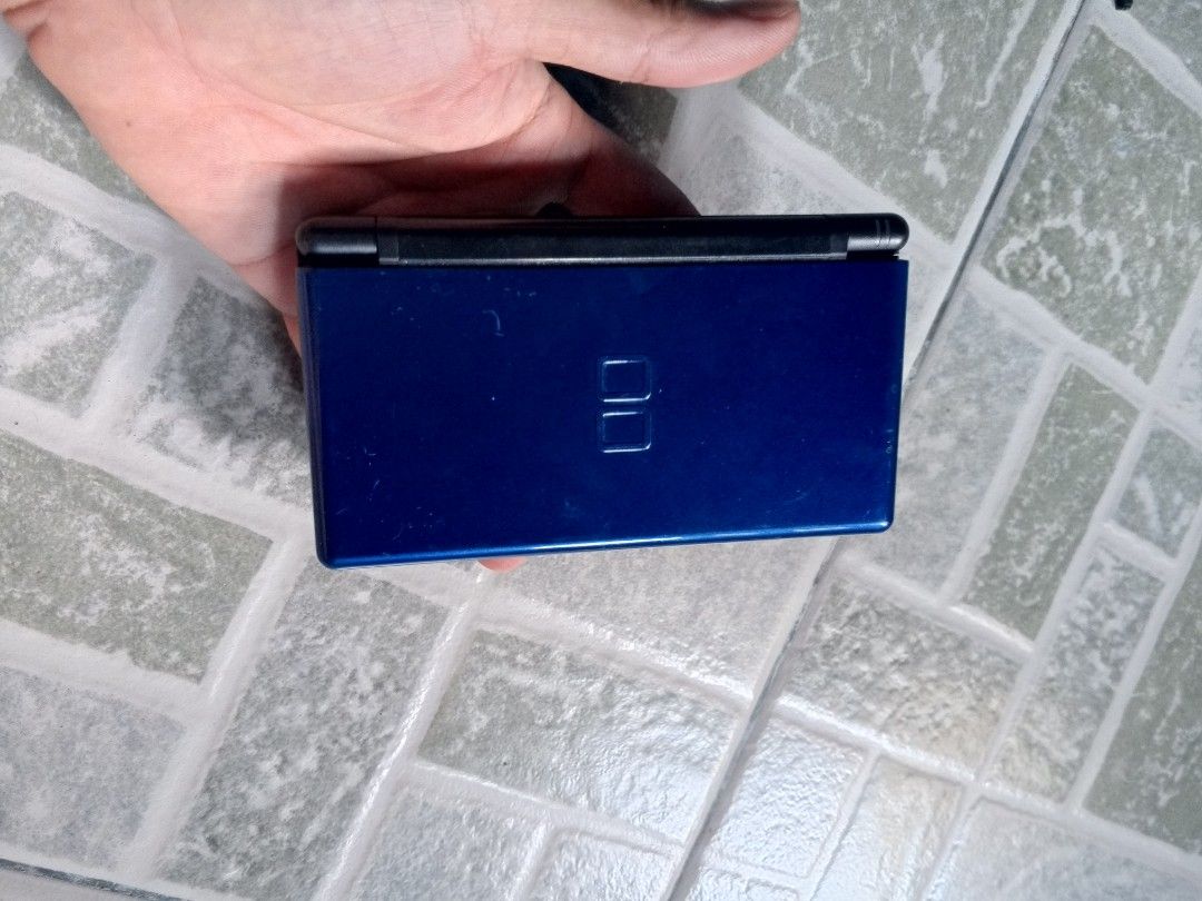 Nintendo DS Lite - Black/blue (Category: Nintendo) located in Caloocan City. Submitted by gentletiger.d6ec3e (Listing ID 1444929784, Image 3). Description: - Nintendo DS Lite (Black/Blue) - Visible scratches on screens (more pronounced on bottom screen) - Top shell is blue - For parts - Untested - as is jnt, lbc, etc..
