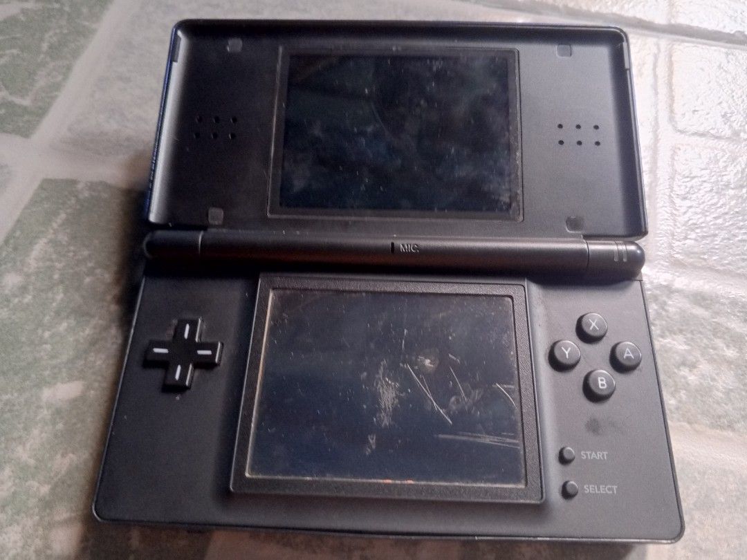 Nintendo DS Lite - Black/blue (Category: Nintendo) located in Caloocan City. Submitted by gentletiger.d6ec3e (Listing ID 1444929784, Image 1). Description: - Nintendo DS Lite (Black/Blue) - Visible scratches on screens (more pronounced on bottom screen) - Top shell is blue - For parts - Untested - as is jnt, lbc, etc..