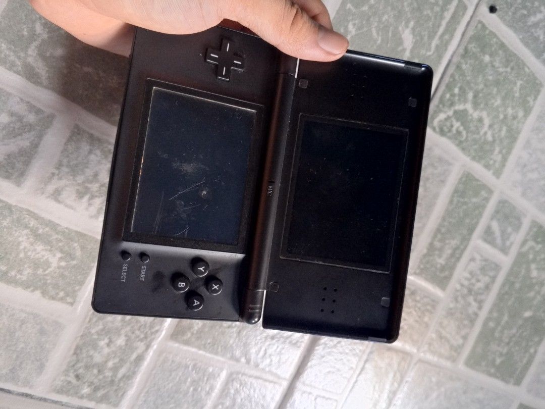 Nintendo DS Lite - Black/blue (Category: Nintendo) located in Caloocan City. Submitted by gentletiger.d6ec3e (Listing ID 1444929784, Image 2). Description: - Nintendo DS Lite (Black/Blue) - Visible scratches on screens (more pronounced on bottom screen) - Top shell is blue - For parts - Untested - as is jnt, lbc, etc..