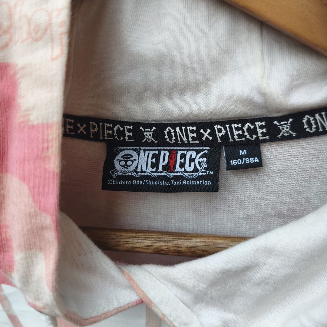 ONEPIECE HOODIE TSHIRT (WOMENS) (Category: Others Tops) located in Dagupan City. Submitted by kaizer0513 (Listing ID 1444953257, Image 3). Description: ONE PIECE TSHIRT HOODIE (WOMENS) SIZE LARGE DIMENSION 20WIDTH/ 25 LENGTH NO ISSUE 300 + SHIPPED.