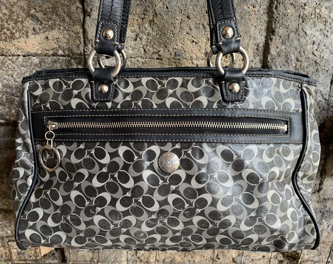 Original Coach Shoulder Bag (Category: Tote Bags) located in Marikina City. Submitted by arrveefm (Listing ID 1444922584, Image 2). Description: Selling at Php 1,000.00 (Shipping NOT Included) FIXED PRICE!!! We do not entertain hagglers -- In tagalog bawal "TUMAWAD". "Never expect flawless quality from Used/Pre-Owned items, otherwise might as well buy brand new. Price has already been considered on the item's current condition. - "Take it as you 