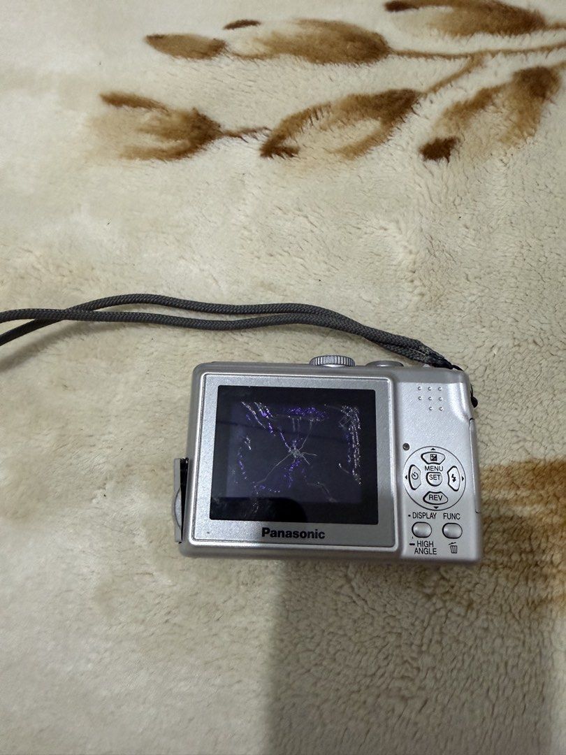 Panasonic Lumix DMC-LS70 (Not Working) (Category: Cameras) located in Manila. Submitted by vieecisco (Listing ID 1445006853, Image 2). Description: Panasonic Lumix digital camera NOT WORKING (FOR PARTS OR TO FIX) *The camera itself has no response upon opening. Inclusions: - Camera with Cap - Camera Bag Meetup around UST or Lalamove etc..