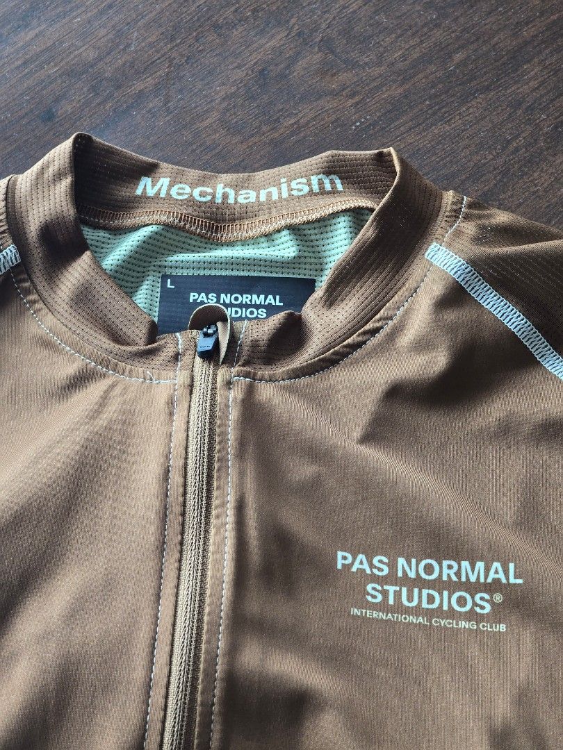 Pas Normal studios set (Category: Activewear) located in Quezon City. Submitted by mr.stealdeal (Listing ID 1445014588, Image 2). Description: - Pas Normal Studios Cycling Set (Jersey & Bib Shorts) - Color: Brown - Size: L - Jersey Features: Full zip, short sleeves - Bib Shorts Features: PNS logo on leg - Ideal for your next cycling adventure - Selling as a complete set.