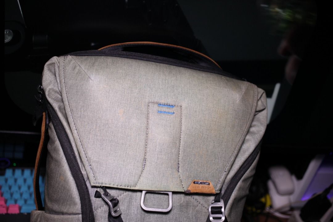 Peak Design Everyday Backpack 20L Ash (Category: Camera Bags & Carriers) located in Cainta. Submitted by technicallyrushing (Listing ID 1444925428, Image 2). Description: - Peak Design Everyday Backpack 20L in Grey - Perfect for daily commutes or travel adventures - Multiple compartments for excellent organization - Features stylish leather accents - Shows minor marks on fabric (please check photos) - Overall in good, functional condition Peak De