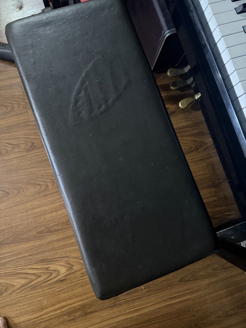 Piano Bench Yamaha Stool (Category: Musical Instruments) located in Pasig City. Submitted by happyfindsmnl (Listing ID 1444987402, Image 2). Description: .