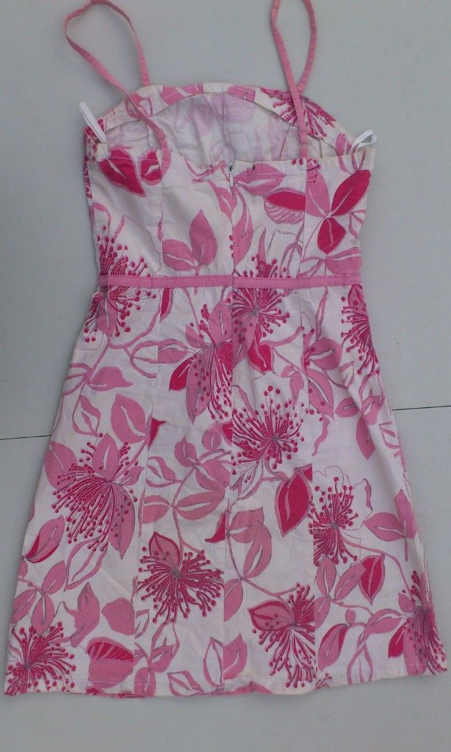 Pink Floral Dress (Category: Dresses) located in Muntinlupa City. Submitted by JapanItemsOnTheGo (Listing ID 1444919691, Image 3). Description: can fit to xs small.