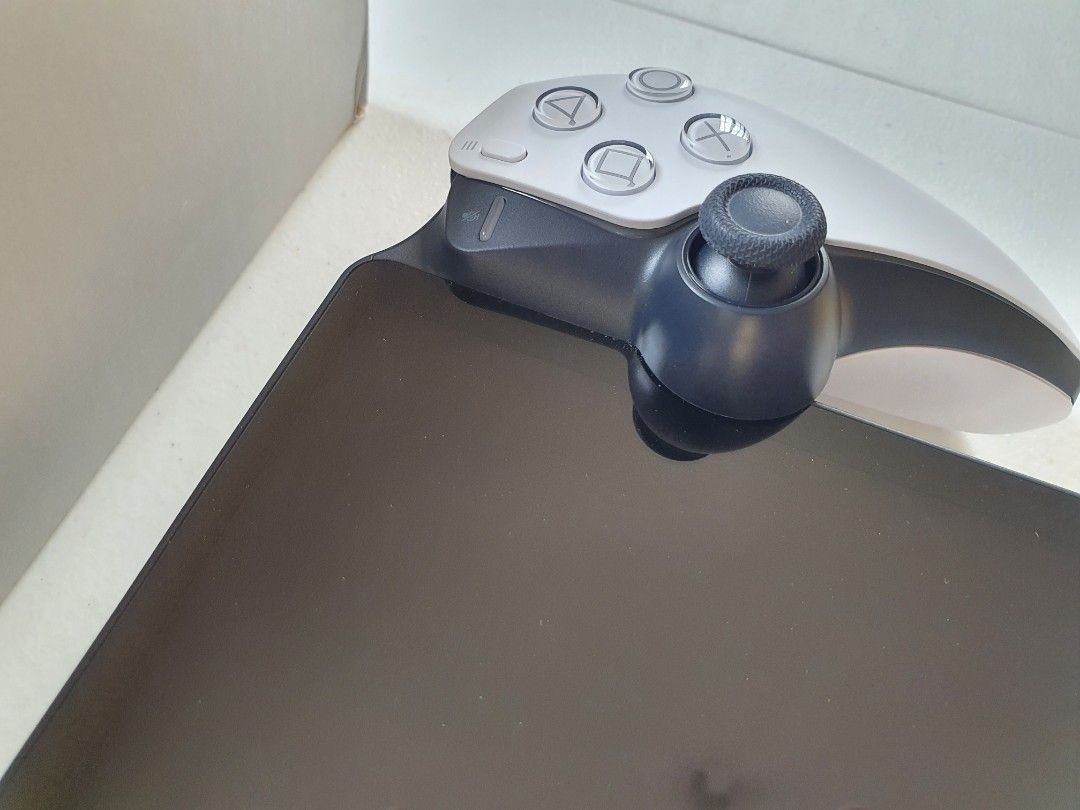 PS Portal slightly used (Category: Controllers) located in Manila. Submitted by kiddgamer (Listing ID 1444973917, Image 2). Description: Selling my seldomly used unit. Includes ps portal unit, box, cable. Please check my ratings for confidence in buying..