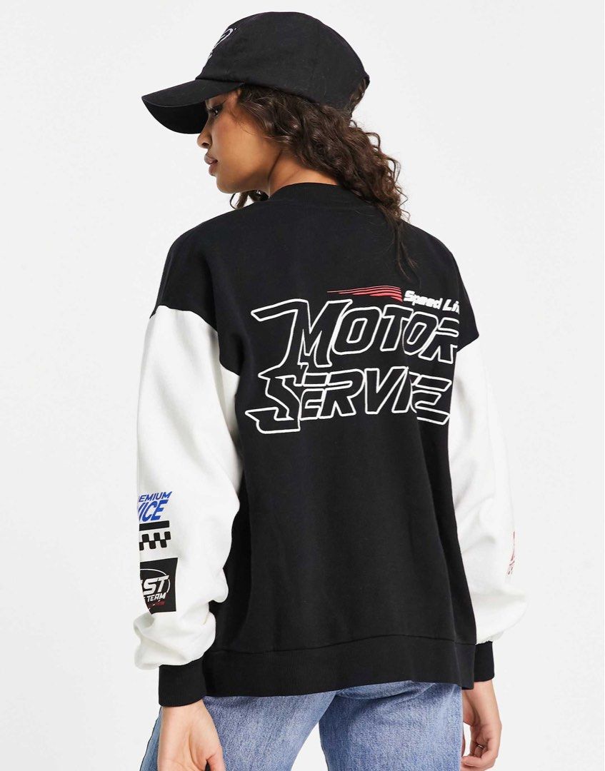 Pull & Bear Jacket (Category: Coats, Jackets and Outerwear) located in Singapore. Submitted by melonneet (Listing ID 1444883764, Image 2). Description: Free mailing provided Length 58.5cm Shoulder 46cm.