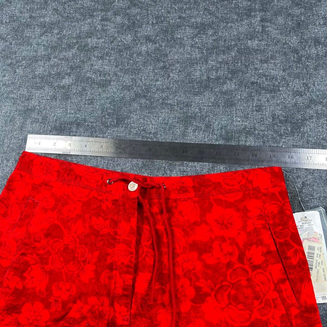 Ralph Lauren Floral Shorts (Category: Shorts) located in Manila. Submitted by emvishop (Listing ID 1444870230, Image 2). Description: Ralph Lauren Floral Shorts Price: PHP 1000 Dimension: 31 x 17 Condition: Like New Store SKU: A-37 Please don’t hesitate to message us for inquiries or assistance with your transaction. (take note that the color may appear different due to lighting conditions).