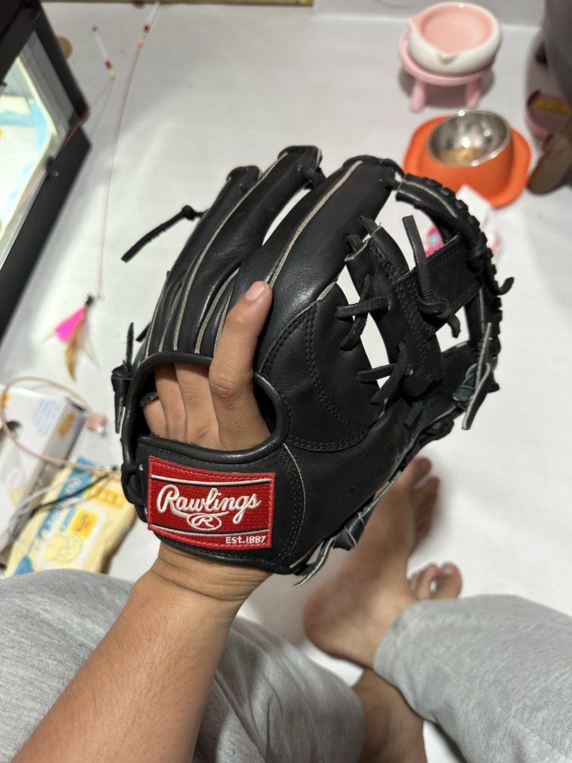 Rawlings Black Leather Baseball Glove (Category: Other Sports Equipment and Supplies) located in Antipolo. Submitted by halalam_776 (Listing ID 1445036500, Image 1). Description: - Brand: Rawlings - Color: Black - Material: Leather - Quality: Pro-level appearance - Condition: Field-ready - Ideal for: Any player.