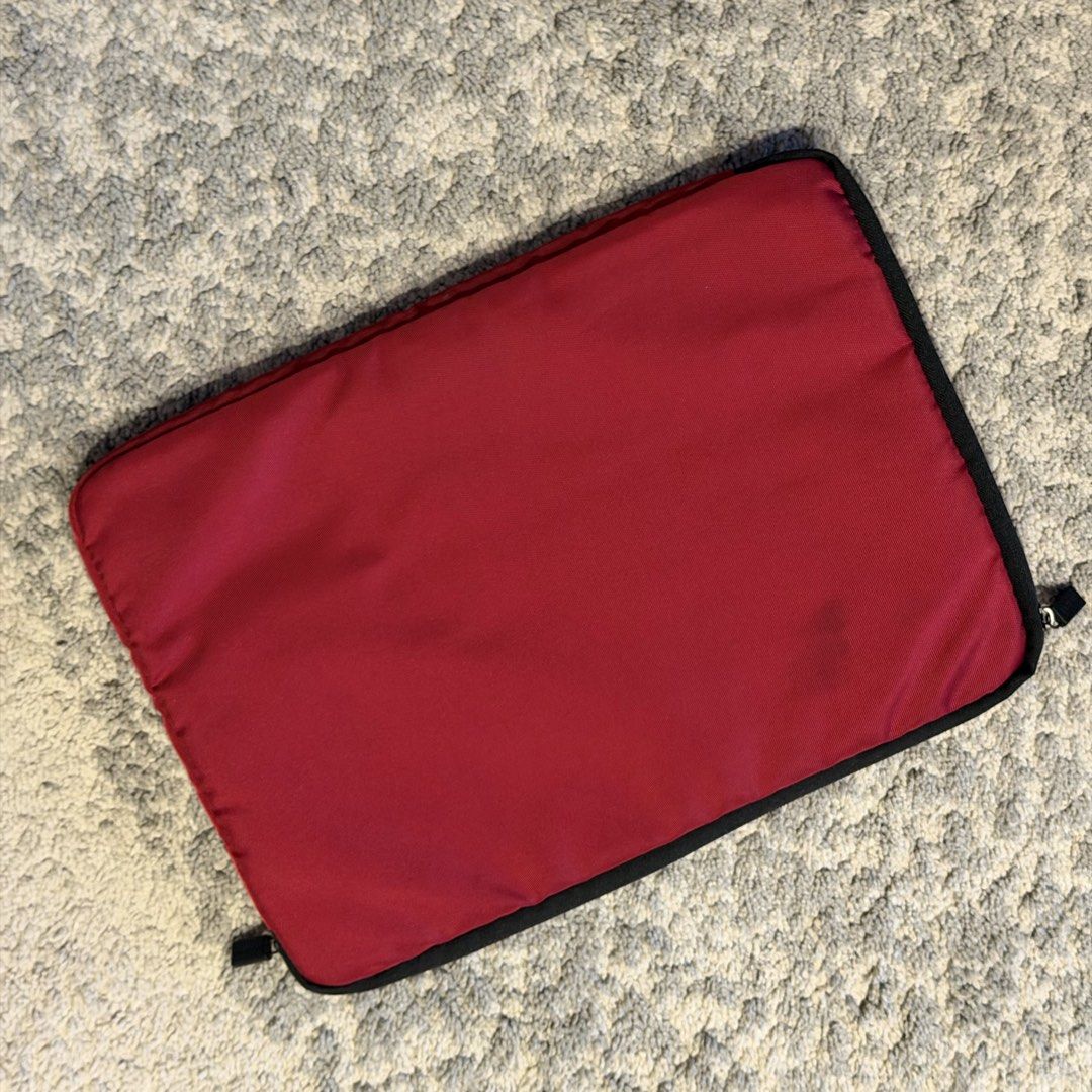 Red Laptop Sleeve with Front Pocket487468472856094721