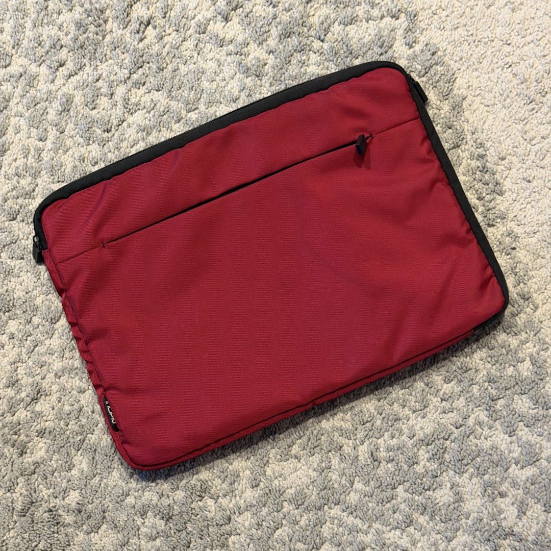 Red Laptop Sleeve with Front Pocket487468472856094720