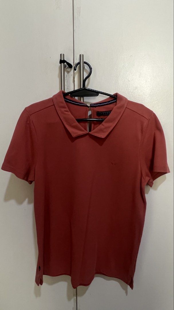 Regatta Hot Pink Collared Short Sleeve Top (Category: Blouses) located in Paranaque City. Submitted by _kodzvken (Listing ID 1444943766, Image 1). Description: RFS: Decluttering.