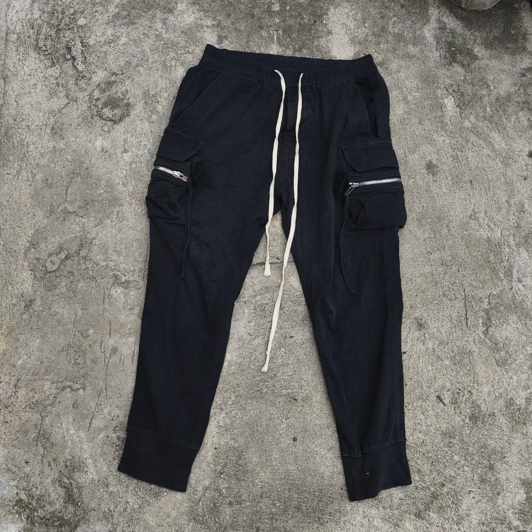 RICK OWENS JOGGER (Category: Joggers) located in Dagupan City. Submitted by kaizer0513 (Listing ID 1444954735, Image 1). Description: RICK OWENS JOGGER DIMENSION SIZE 30 TO 32 /39LENGTH NO ISSUE 500 + SHIPPED.