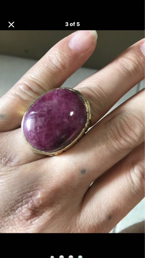 Ruby ring (Category: Jewelry) located in Singapore. Submitted by lawrencelucifer81 (Listing ID 1444930683, Image 3). Description: .