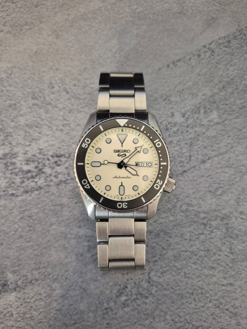 Seiko SRPK31 Champagne Dial 38mm (Category: Men's Watches) located in Tarlac. Submitted by tiegoods (Listing ID 1444922928, Image 1). Description: Seiko SRPK31 Champagne Dial 38mm Complete Set Bought last 04/2025 RFS: Upgrade Issue: minor scratches 11,500 only Meet-up around Pampanga.