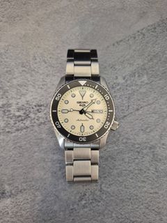(Category: ) located in . Submitted by tiegoods (Listing ID 1444922928, Image 1). Description: .