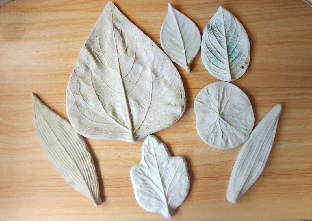 Set of 7 Ceramic leaves decor (Category: Other Home Decor) located in Davao. Submitted by Ysang40 (Listing ID 1444912933, Image 1). Description: take all set.
