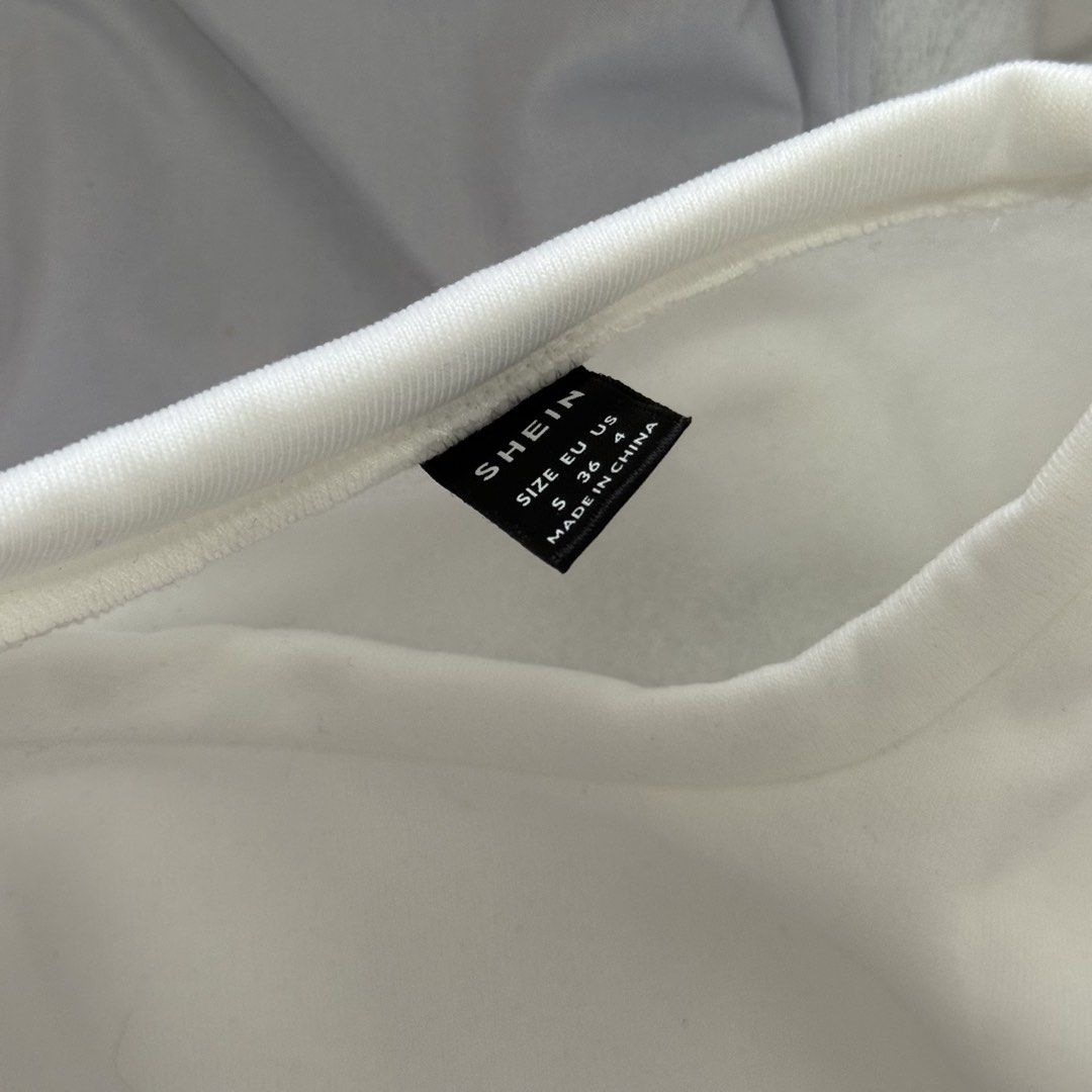 Shein Oversized White Jacket (Category: Coats, Jackets and Outerwear) located in Cavite. Submitted by onceloved_ (Listing ID 1444923123, Image 3). Description: New Oversized Small to xl Small on tag.