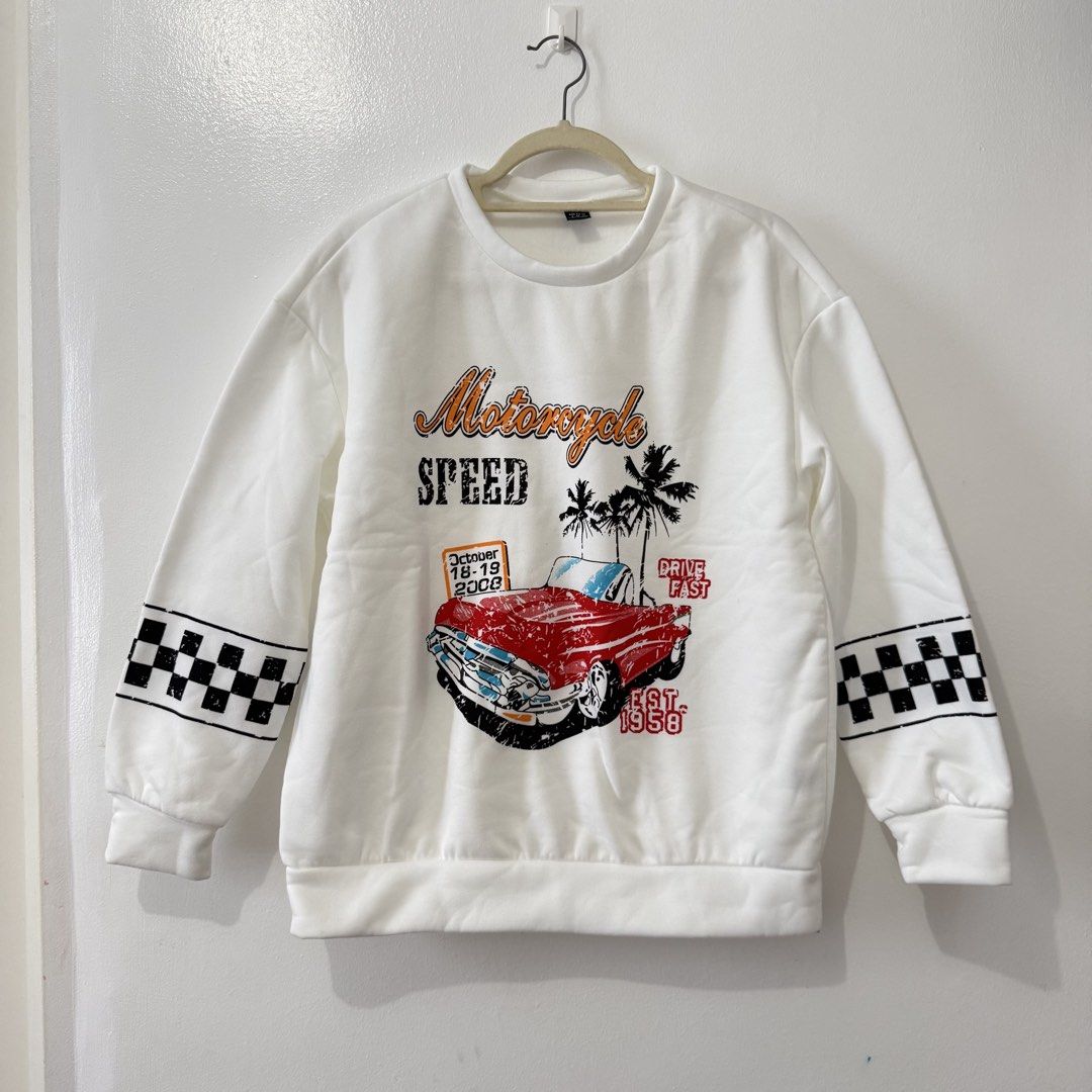 Shein Oversized White Jacket (Category: Coats, Jackets and Outerwear) located in Cavite. Submitted by onceloved_ (Listing ID 1444923123, Image 1). Description: New Oversized Small to xl Small on tag.