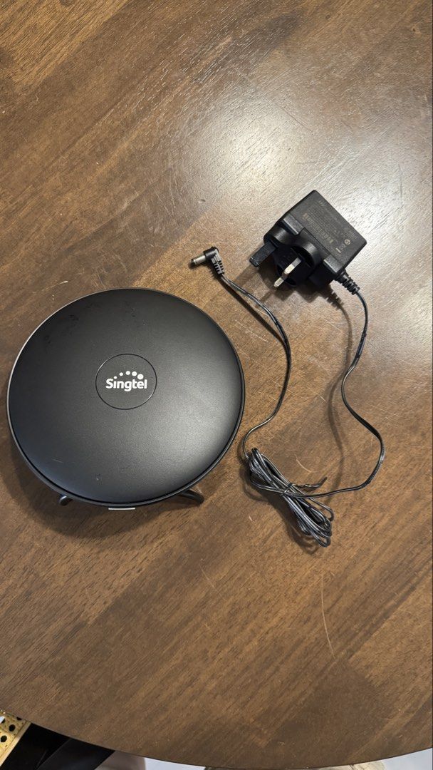 Singtel WiFi Extender with Power Adapter487703838269777920