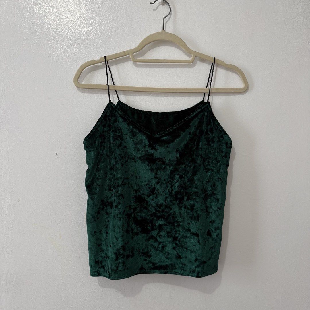 Sleeveless Top (Category: Sleeveless) located in Cavite. Submitted by onceloved_ (Listing ID 1444923795, Image 1). Description: xs - med Width: 16”.