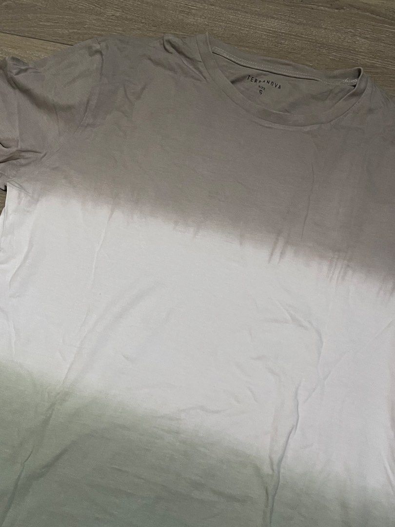 TERRANOVA Dip Dye T-Shirt Size S (Category: Tshirts & Polo Shirts ) located in Mandaluyong City. Submitted by namislounge (Listing ID 1445014008, Image 1). Description: - TERRANOVA dip-dye t-shirt - Cool grey fading into white design - Classic crew neck style - Ideal for casual outfits - Size: Small (S).
