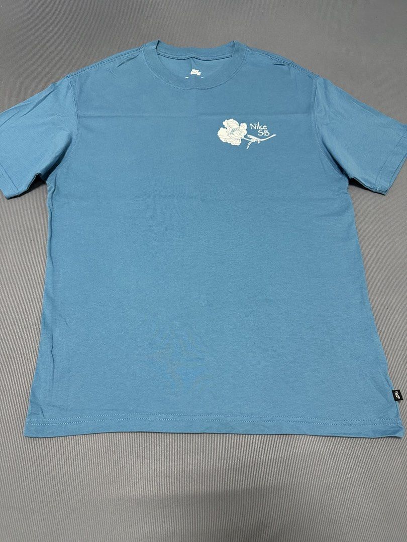 The Nike Tee (Category: Tshirts & Polo Shirts ) located in Pateros City. Submitted by stuffcornerph (Listing ID 1444988204, Image 2). Description: Brand new.. Washed but never worn Bought in US.