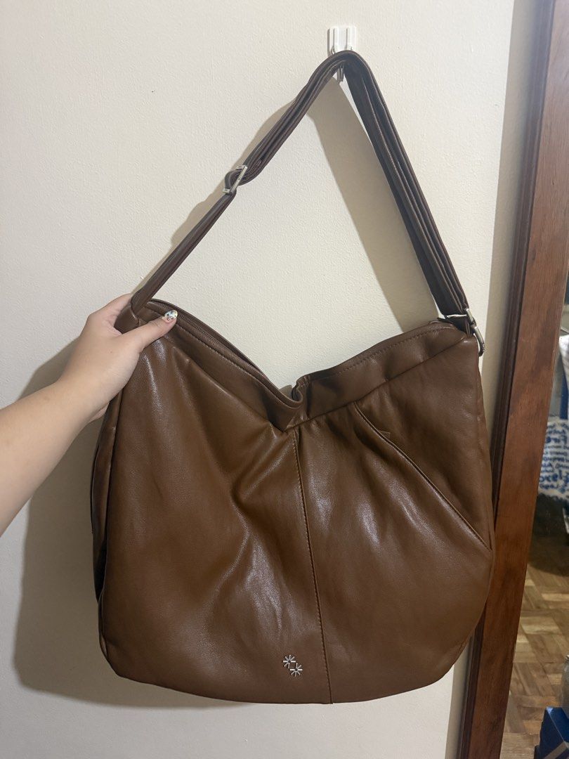 The Paper Bunny Vessel Loft Bag (Category: Shoulder Bags) located in Paranaque City. Submitted by muchubi (Listing ID 1444965926, Image 2). Description: RFS: Bag is too big for my mom 🤣 Brand: The Paper Bunny Bag: The Vessel Loft bag Color: Matte Rich Doe Only used once. Original packaging still in tact..