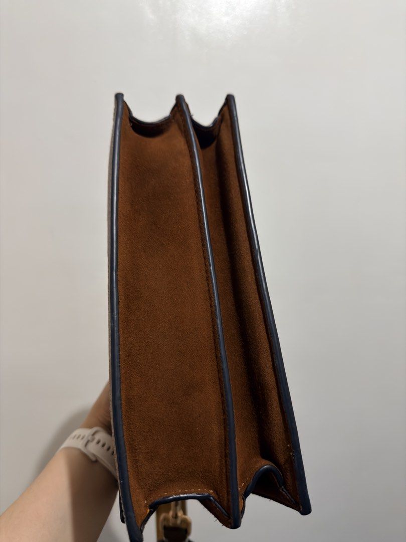 Tory Burch Brown Leather Shoulder Bag (Category: Luxury Bags & Wallets) located in Quezon City. Submitted by fanchangyuu (Listing ID 1445009288, Image 3). Description: - Genuine brown leather shoulder bag - Elegant gold hardware details - Neat stitching around the edges - Luxurious suede interior lining - Versatile chain strap - Ideal for everyday wear or special events - Ample interior space for your essentials Shipping from Las Piñas .