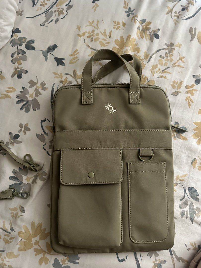 TPB utility bag 13.3” (Fern) (Category: Laptop Bags & Sleeves) located in Imus. Submitted by stufftodeclutter (Listing ID 1444947064, Image 1). Description: Never used bc i left this at home (only used my black and brown utility bags) .
