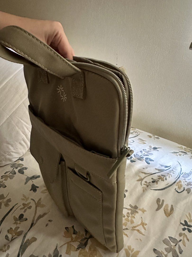 TPB utility bag 13.3” (Fern) (Category: Laptop Bags & Sleeves) located in Imus. Submitted by stufftodeclutter (Listing ID 1444947064, Image 3). Description: Never used bc i left this at home (only used my black and brown utility bags) .