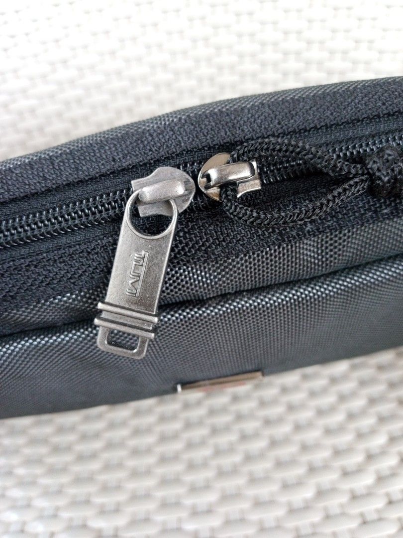 Tumi Laptop Sleeve Bag (Category: Laptop Bags & Sleeves) located in Liloan. Submitted by dnznoon31 (Listing ID 1444885551, Image 3). Description: - Brand: Tumi - Dimensions 15x10 inches - Color: Black - Main zippered compartment - Tumi logo zipper pull - Textured weave exterior - Padded interior for laptop protection - Ideal for travel and daily commutes - Missing 1 puller / plzzz see photos .
