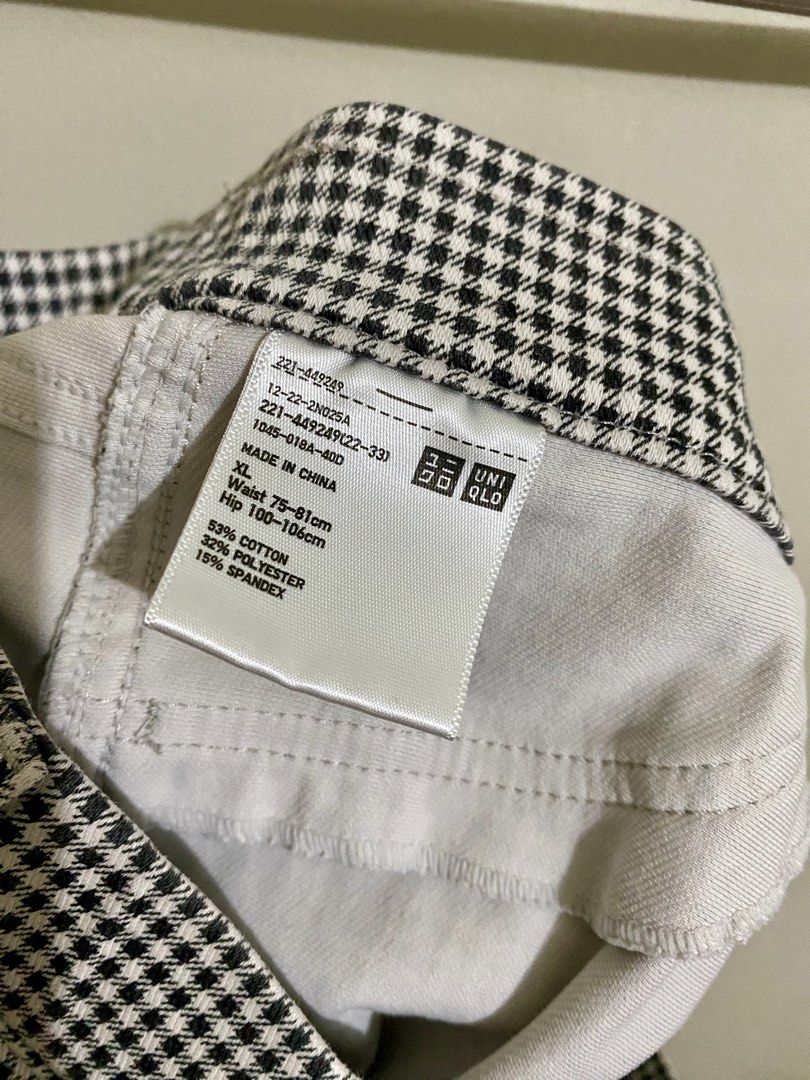 Uniqlo Houndstooth Cropped Pants XL (Category: Other Bottoms) located in Pasig City. Submitted by tesoritos.ph (Listing ID 1444975051, Image 3). Description: - Uniqlo Houndstooth Pants - Size: XL - Fabric: Stretchy for comfort - Style: Perfect for casual or work outfits - Waist: 15 inches, length from back waistband to bottom: 34 inches.