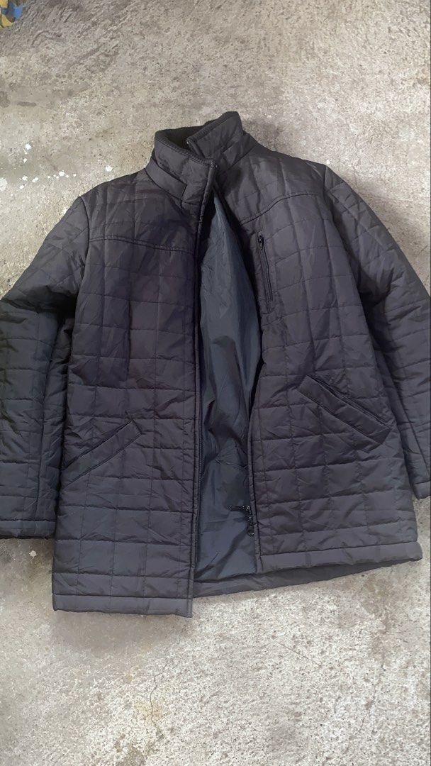 Uniqlo Men's Grid Quilted Down/Puffer Jacket (Black) (Category: Coats, Jackets and Outerwear) located in Lucena. Submitted by mokabbls (Listing ID 1444865917, Image 1). Description: Very Good Condition / Lightly Used (9/10 color rate, no major issues, no stains or rips)..